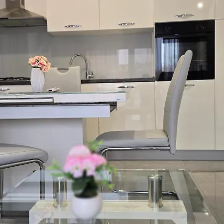 Nikol Appartamento Zara