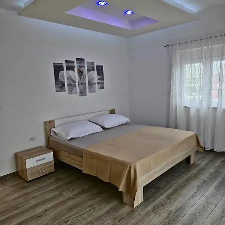 Nikol Apartment *